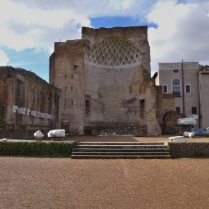 Roma-Tempel III