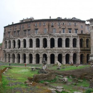 Marcellustheater / Tempel des Apollo Sosianus