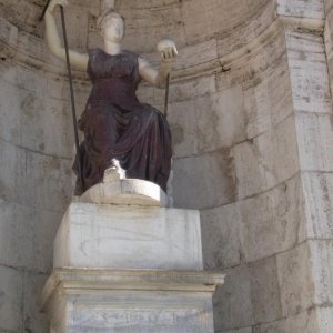 Kapitol - Fontana della Dea Roma