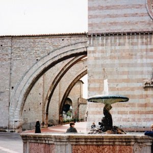 Assisi Vorplatz S. Chiara