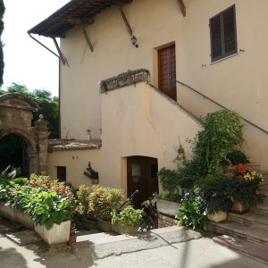 Innenhof der Kirche S. Maria Maggiore