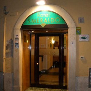 Hotel Smeraldo bei Nacht
