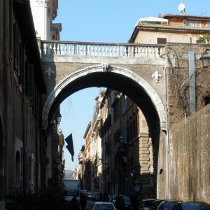 Brcke ber die Via Giulia