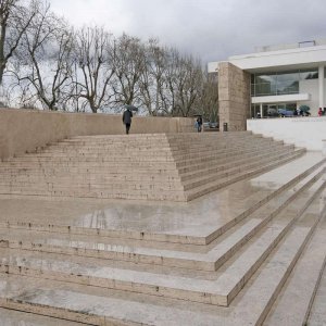 Platz und Ara Pacis Gebaeude