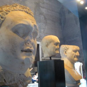 Rom mit Tchting - Ausstellung Curia