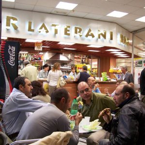 Bar im Supermarkt am Lateran
