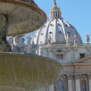 Der Petersdom in der Sonne