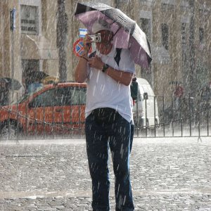 Fotograf im Regen,Petersplatz gegen 8.30 Uhr