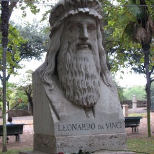 Leonardo da Vinci, Bste im Park Villa Borghese