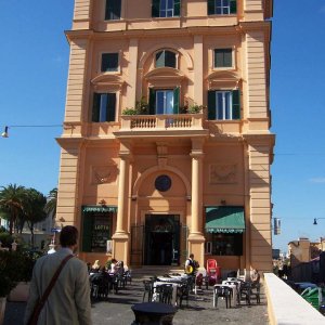 Nettes Caf an der Via San Giovanni