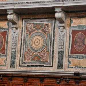 San Giovanni in Laterano: Marmor im Chor