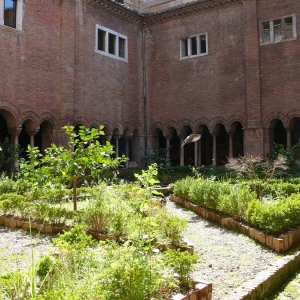 San Lorenzo fuori le Mura - Kreuzgang