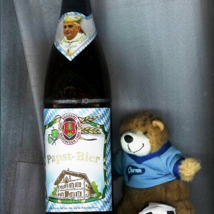 Trnicher Fuballbr mit Papstbier