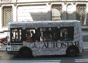 Einer der kleinen Elektrobusse, die im Centro Storico verkehren
