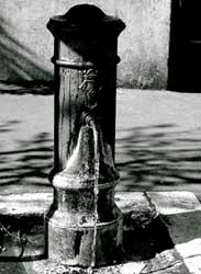 Ein Trinwasserbrunnen, wie man sie in Rom häufig sieht