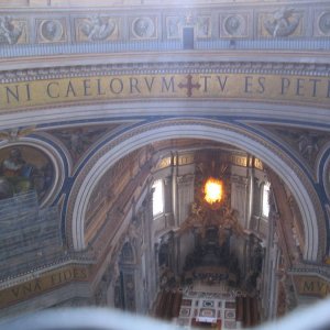 Blick von der Kuppel in den Petersdom
