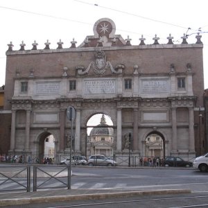 Das "Tor" zur Piazza del Popolo