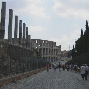 Via sacra mit Blick auf das Kolosseum
