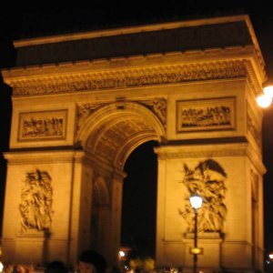 Arc de Triumph bei Nacht