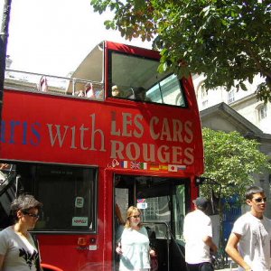 ... "rote" Stadtrundfahrten gibt es auch in Paris!