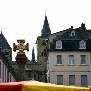 Trier Marktkreuz und Dom