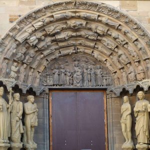 Trier Liebfrauenkirche am Portal