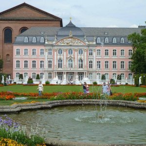 Trier kurfuerstliches Palais vor Konstantinsbasilika