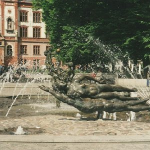 30016_Rostock_Brunnen_der_Lebensfreude