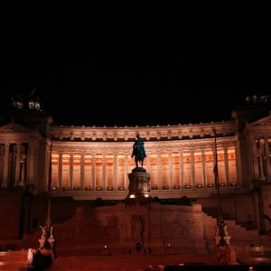 Nationaldenkmal bei Nacht
