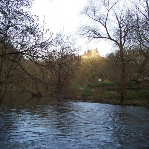 Im Ahrtal bei Burg Altenahr