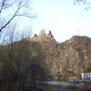 Im Ahrtal bei Burg Altenahr