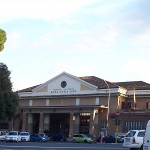 Garbatella, Rckweg, Stazione ferrovia Roma Ostia Lido