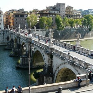 Engelsbrcke von der Engelsburg gesehen