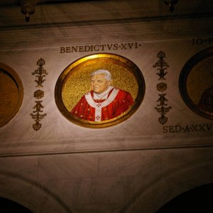 Mosaikmedaillon Benedikt XVI.