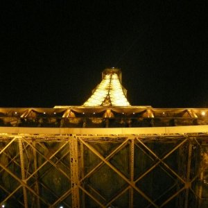 Tour Eiffel bei Nacht