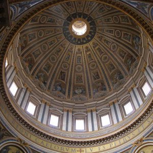 Blick in die Kuppel des Petersdoms