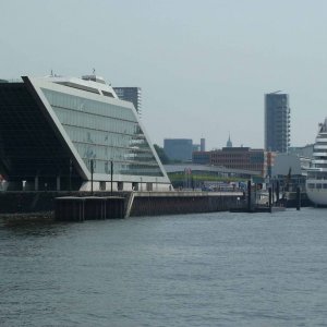 Hamburg Elbfahrt Dockland Parallelogramm