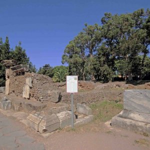 Ostia Antica Stadttor und republikanische Mauer