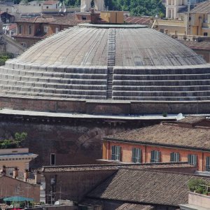 Vittoriano Blick auf Pantheon