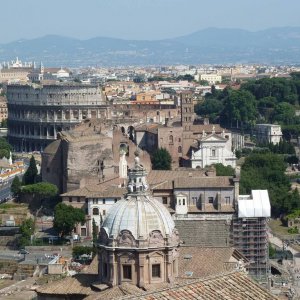 Vittoriano Blick auf Kolosseum