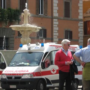 Ambulanza am Piazza Farnese