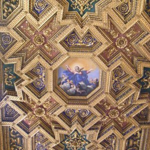 Aufwndig gearbeitete Decke in S. Maria in Trastevere
