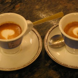 Espresso macchiato bei Tazza d'oro
