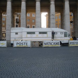 Mobiles vatikanisches Postam auf dem Petersplatz