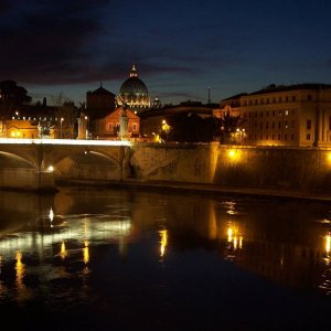 Am Tiber bei Nacht: S. Pietro