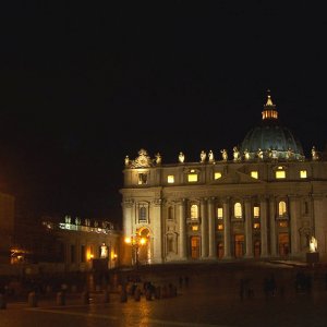 S. Pietro bei Nacht