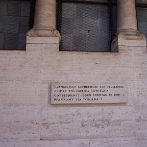 Via Sicilia/Via Toscana: ev. Christuskirche