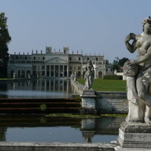 Villa Pisani - Blick auf das Wasserbecken