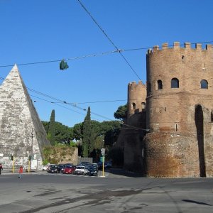 Pyramide des Cestius und Porta Paola