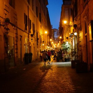 Gassen Roms bei Nacht